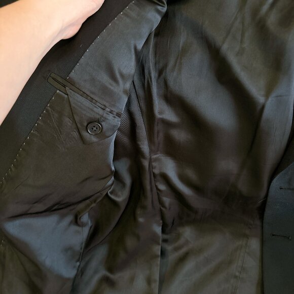 95% NEW MENS DKNY SUIT - Picture 9 of 11